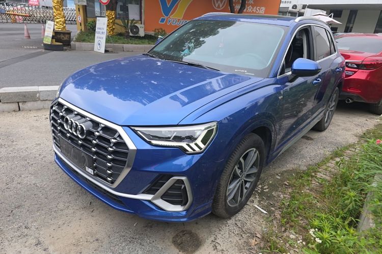 Audi Q3 2021 car image #2