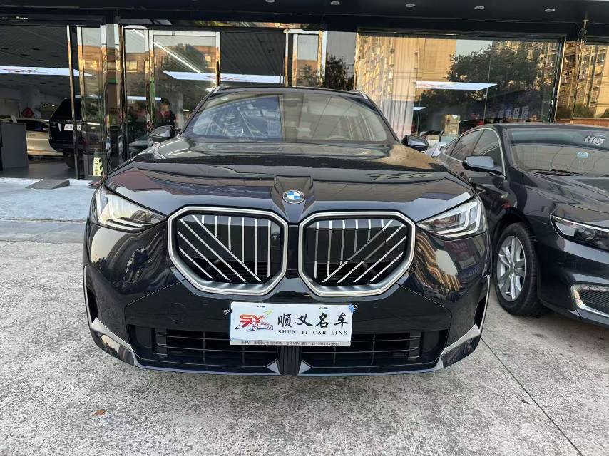 BMW X3 2025 car image #2