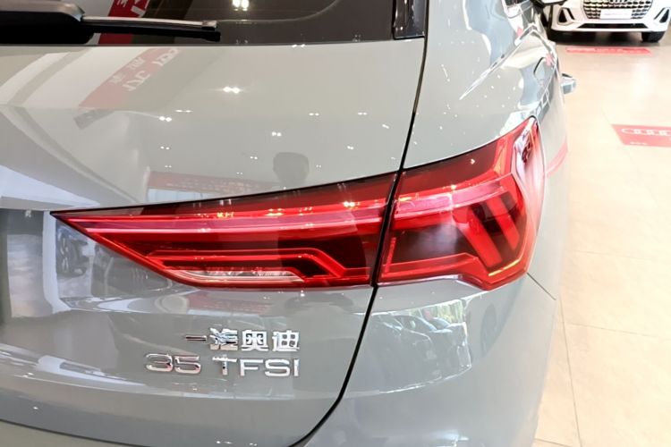 Audi Q3 2025 #8 Audi Q3 2025 car image #8
