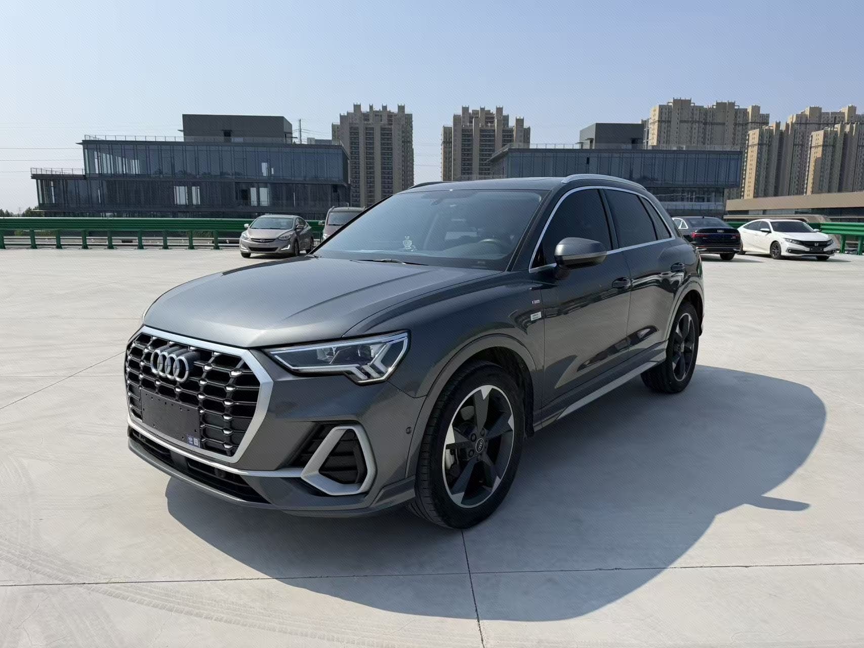 Audi Q3 2023 car image 