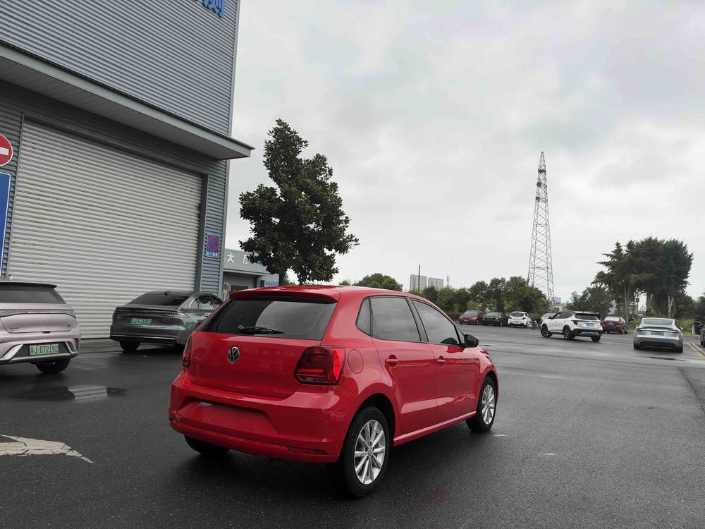 Volkswagen Polo 2016 car image #6