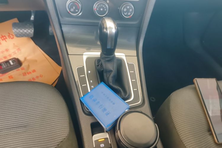 Volkswagen Golf 2018 car image #14