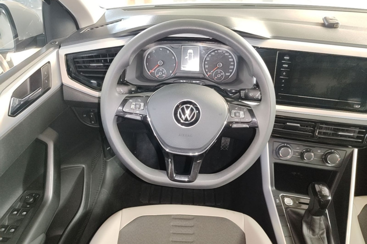 Volkswagen Polo 2021 car image #11