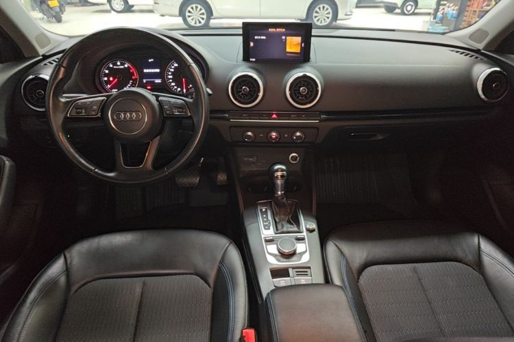 Audi A3 2018 car image #10