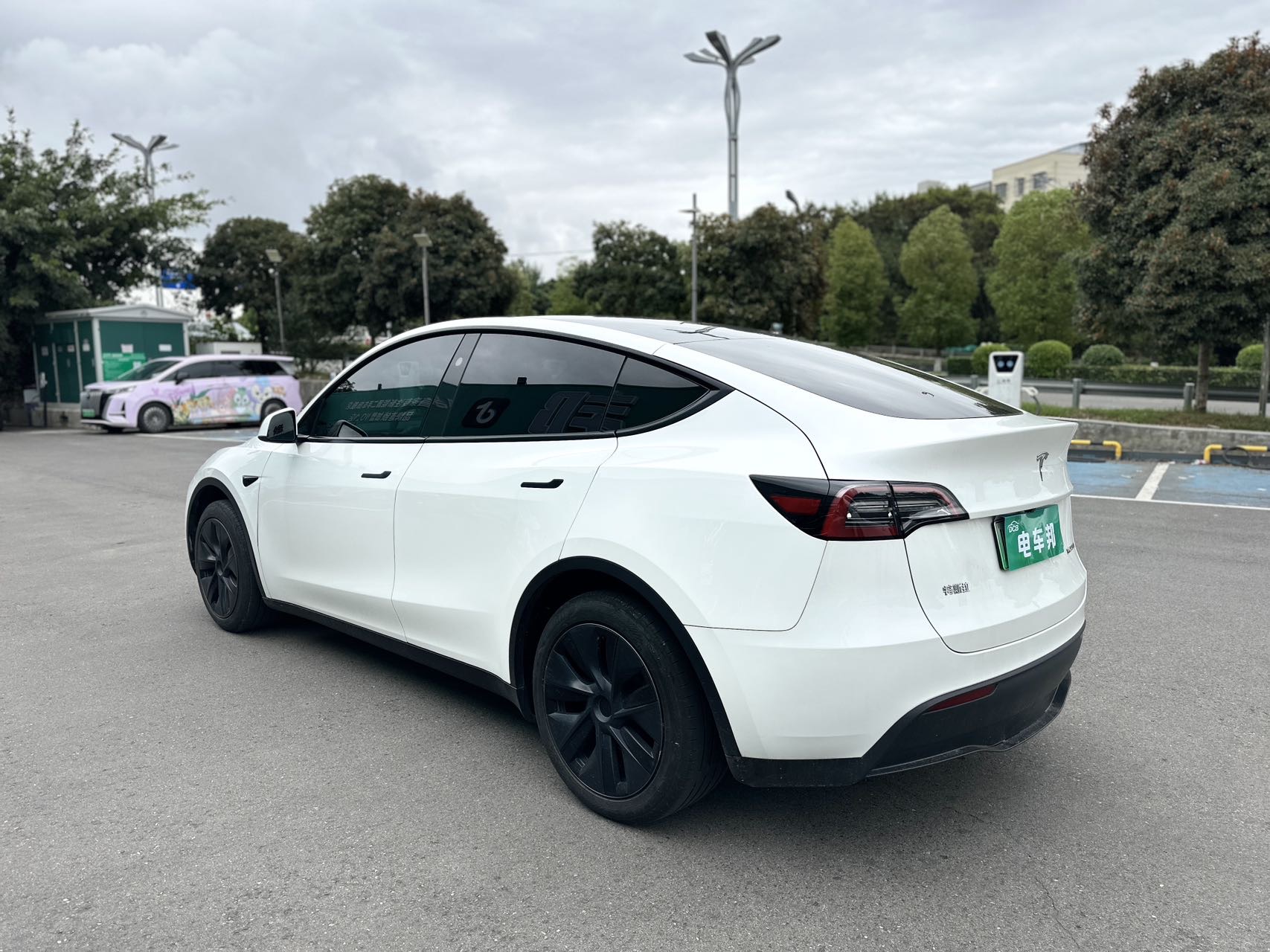 Tesla Model Y 2024 #7 Tesla Model Y 2024 car image #7