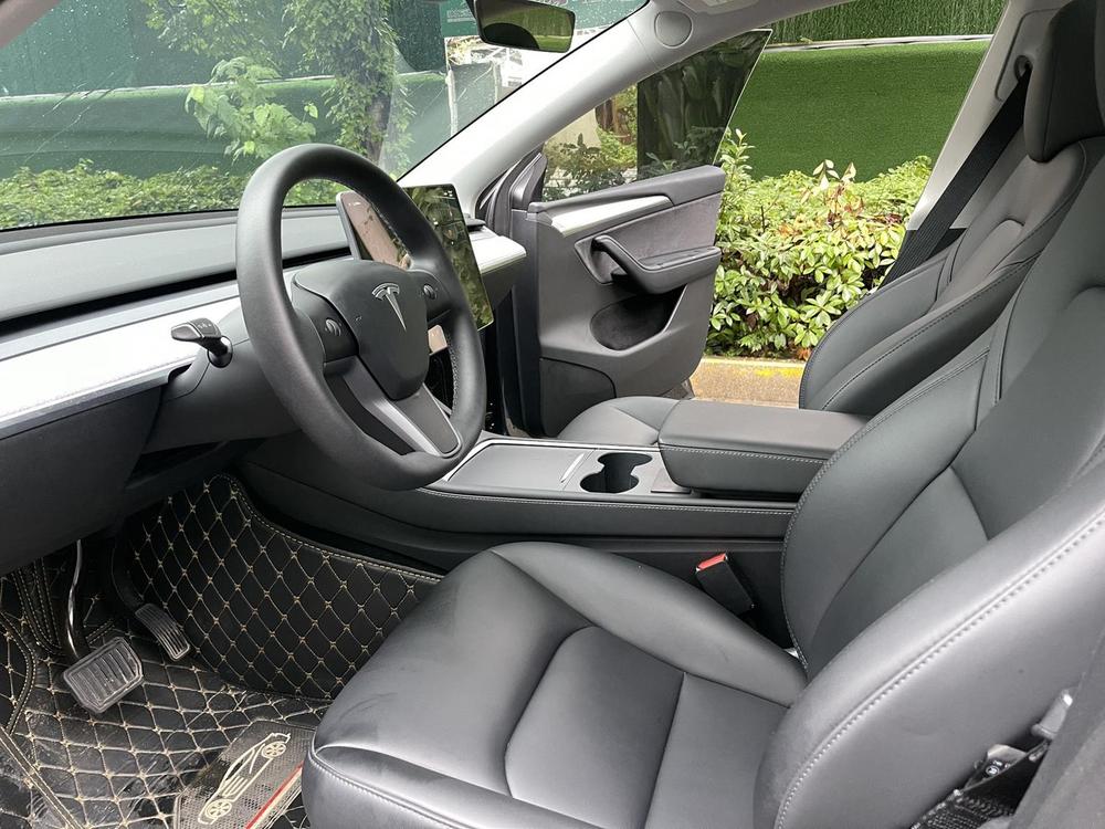 Tesla Model Y 2024 car image #11