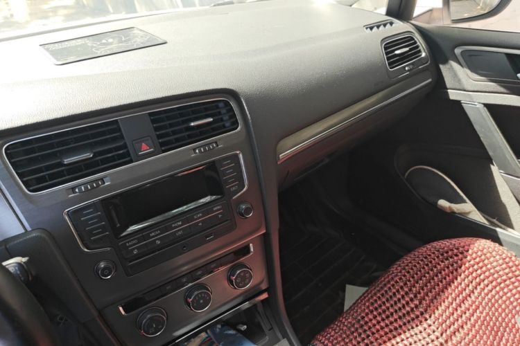 Volkswagen Golf 2015 car image #15