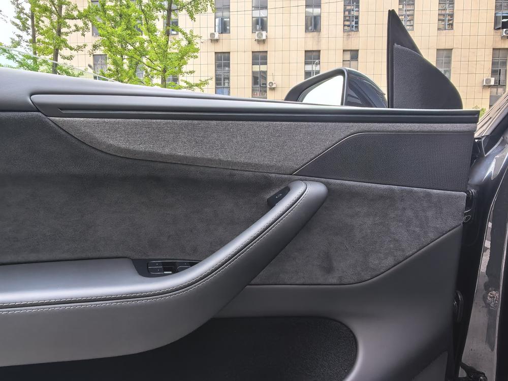 Tesla Model Y 2025 #11 Tesla Model Y 2025 car image #11