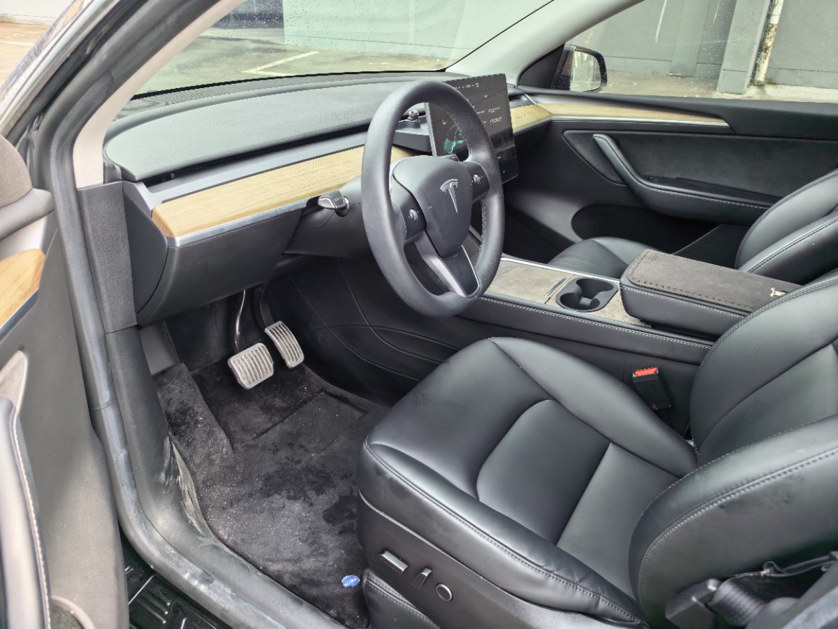 Tesla Model Y 2023 #5 Tesla Model Y 2023 car image #5