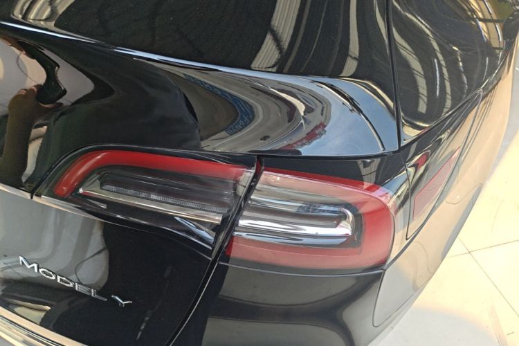 Tesla Model Y 2023 #8 Tesla Model Y 2023 car image #8