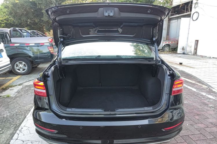 Volkswagen Lavida 2019 car image #19