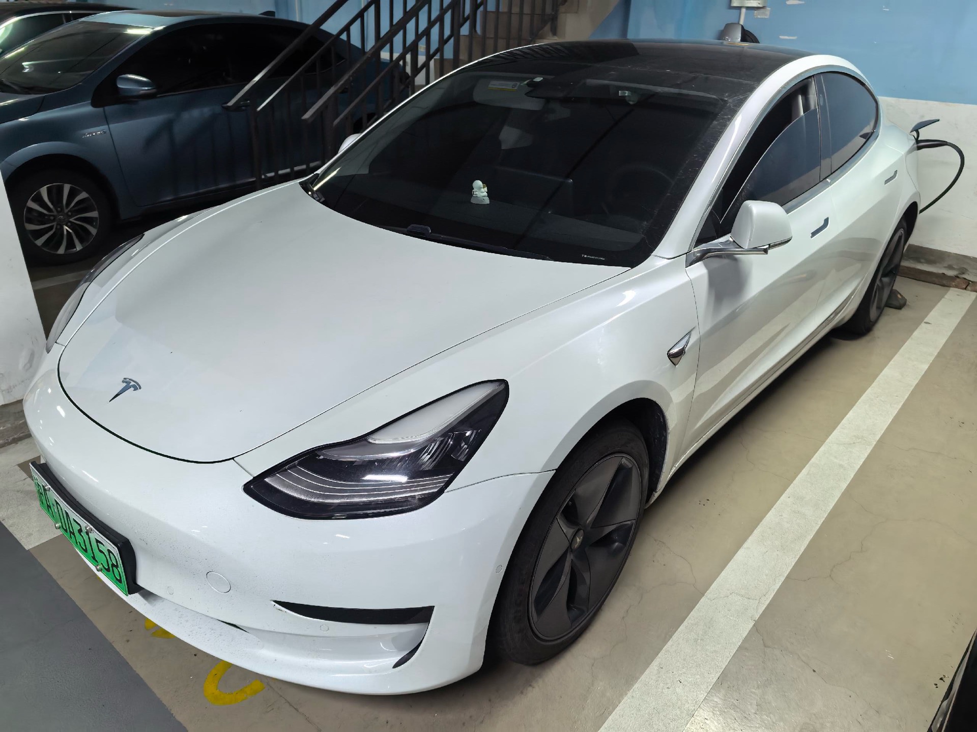 Tesla Model 3 2020 car image 