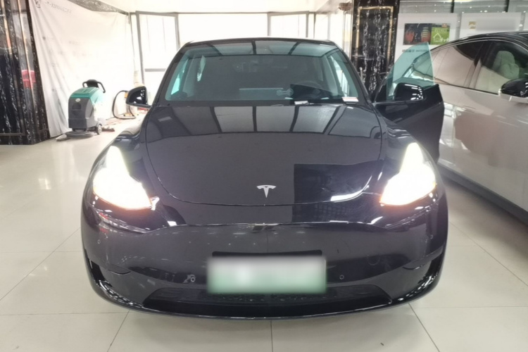 Tesla Model Y 2023 car image #3