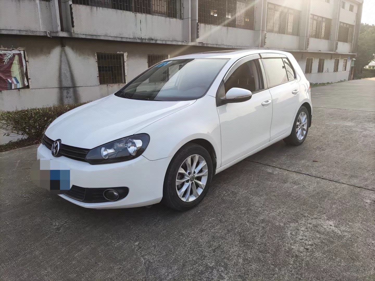 Volkswagen Golf 2012 car image 