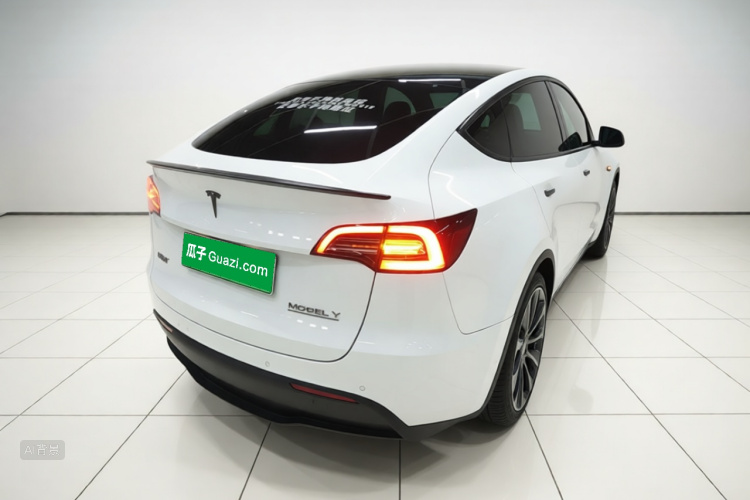 Tesla Model Y 2023 #5 Tesla Model Y 2023 car image #5