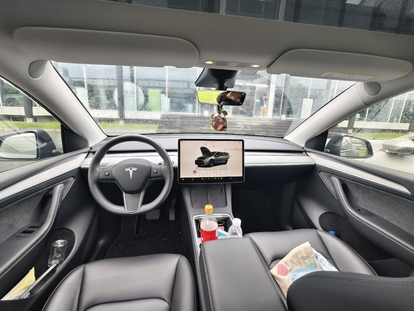 Tesla Model Y 2024 #9 Tesla Model Y 2024 car image #9