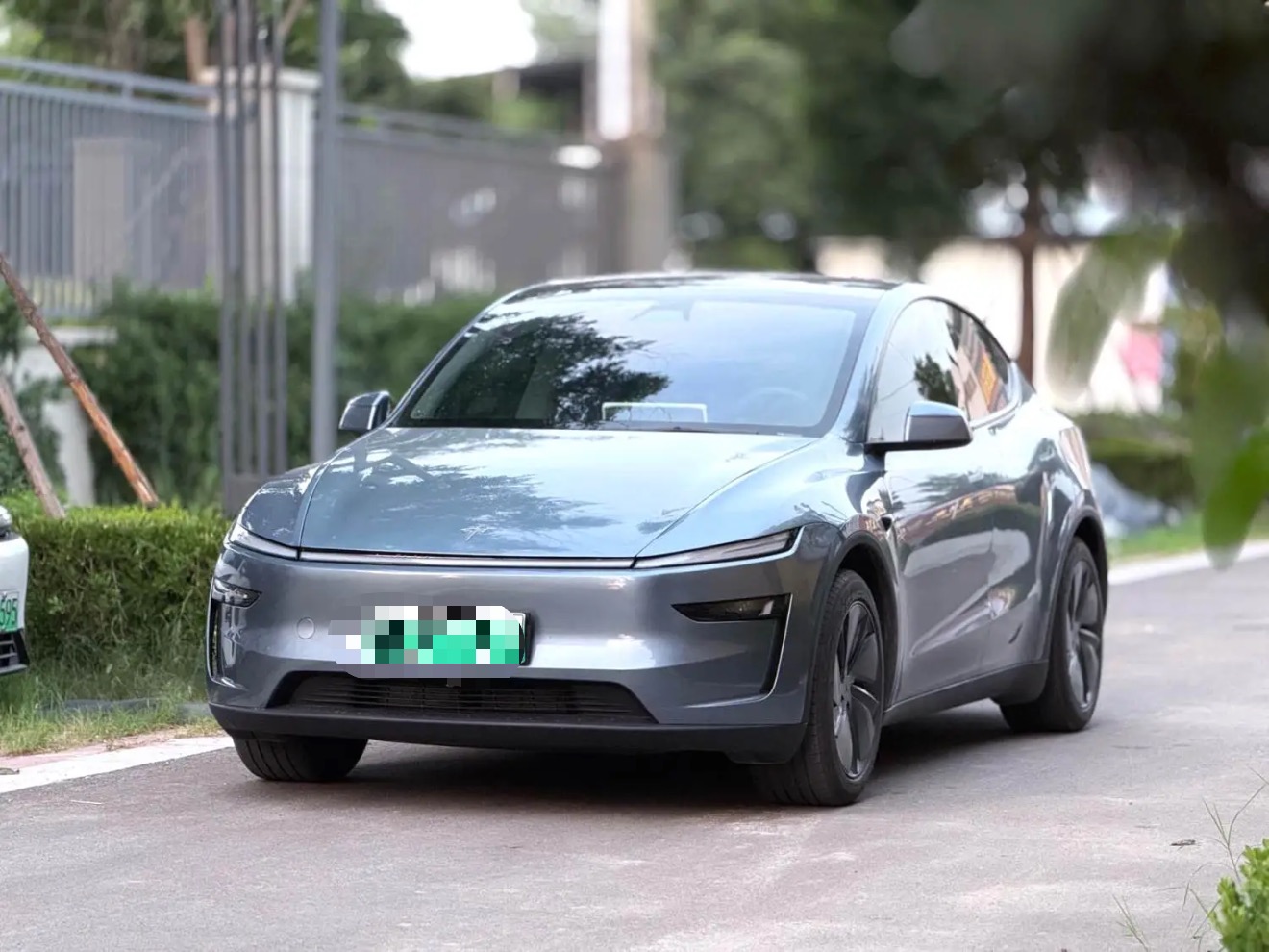 Tesla Model Y 2025 Tesla Model Y 2025 car image