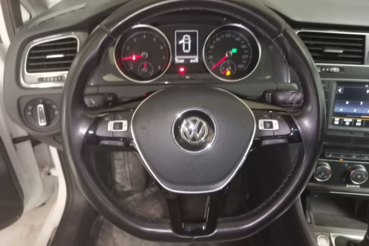 Volkswagen Golf 2017 car image #11