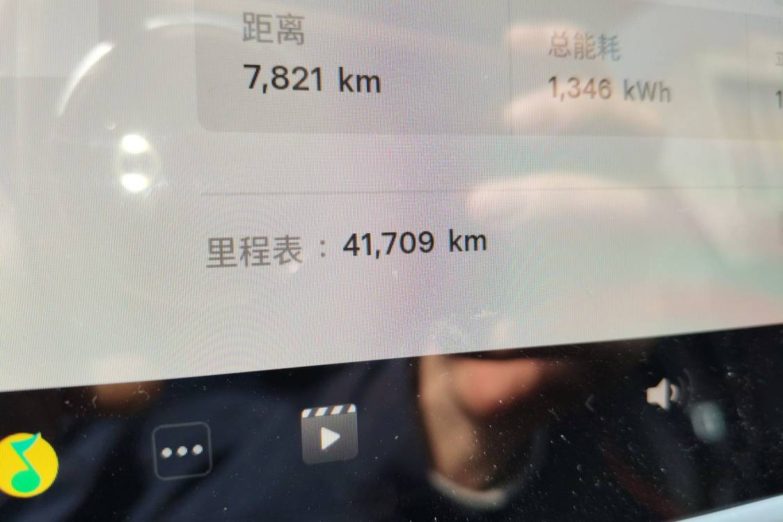 Tesla Model Y 2024 car image #27