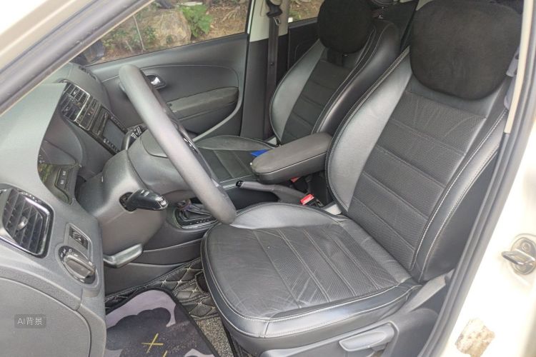 Volkswagen Polo 2015 car image #17