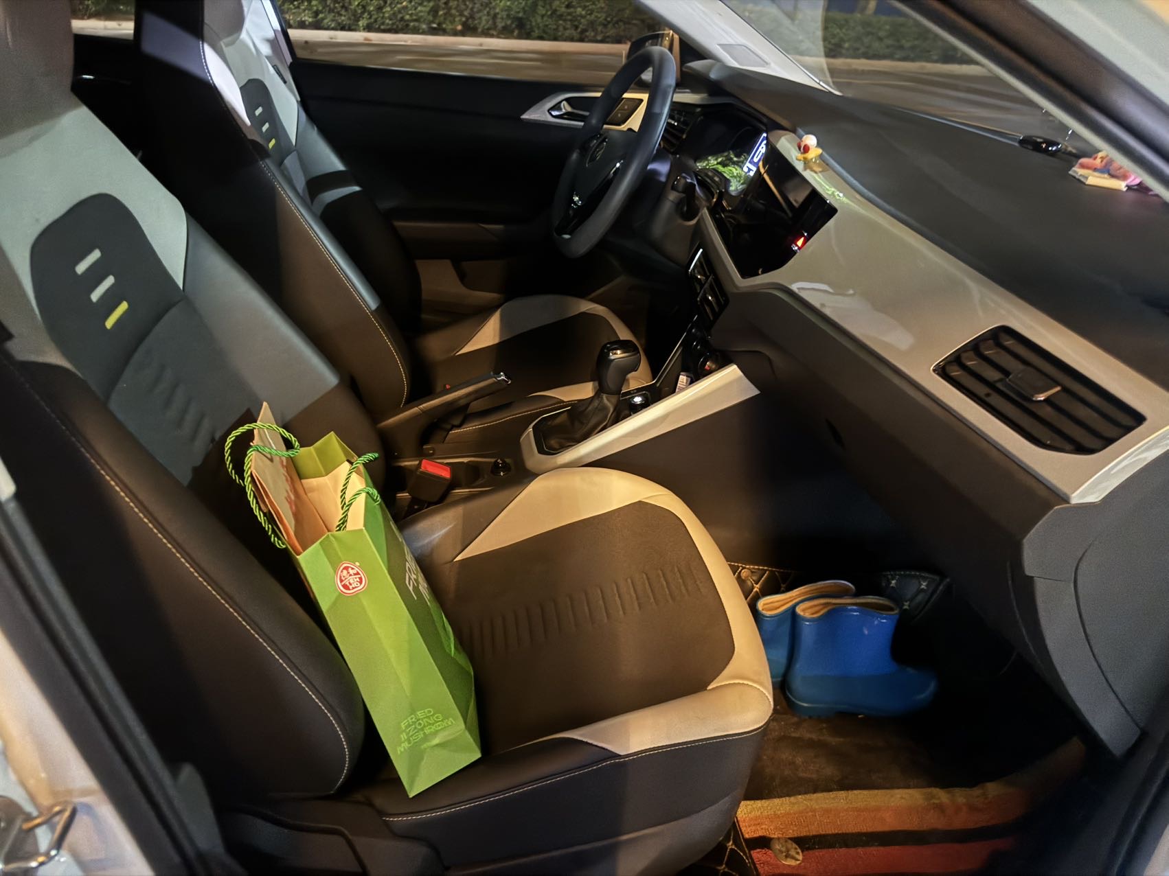 Volkswagen Polo 2022 car image #4