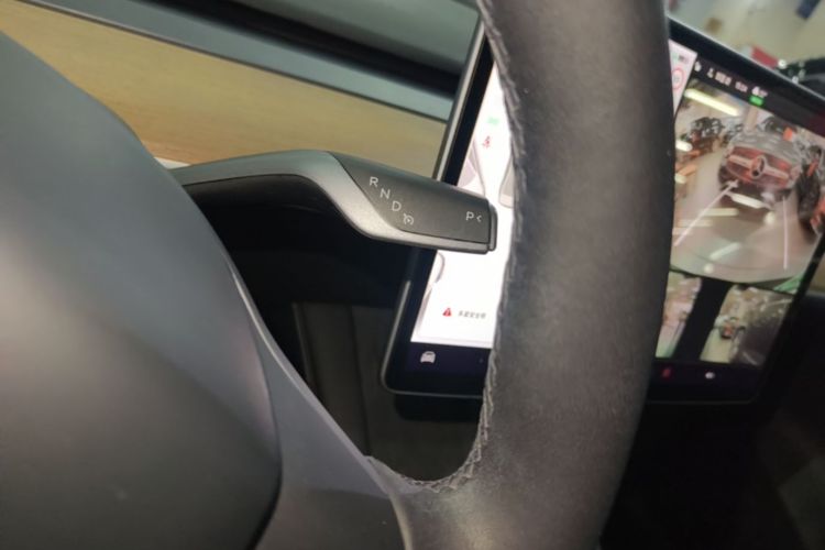 Tesla Model Y 2021 immagine di auto #14