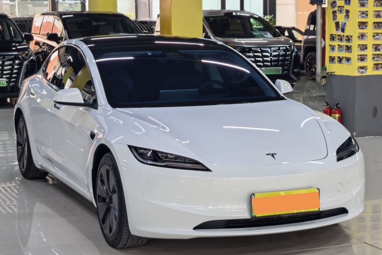 Tesla Model 3 2024 صورة سيارة #6