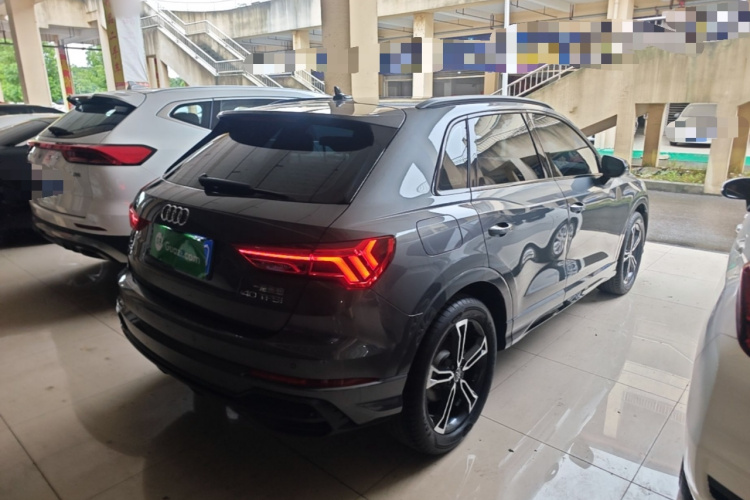 Audi Q3 2020 car image #7