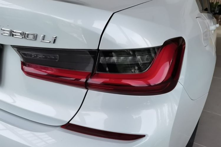 BMW 3 Series 2022 car image #8