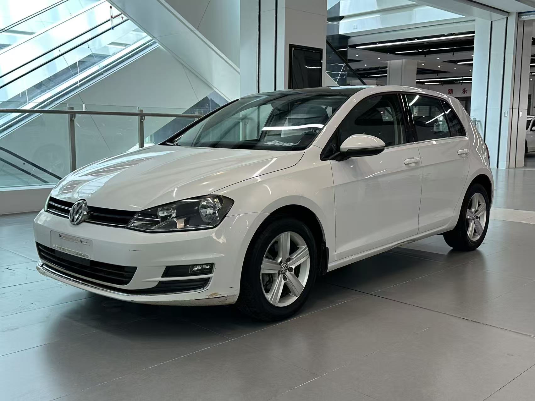 Volkswagen Golf 2014 car image 