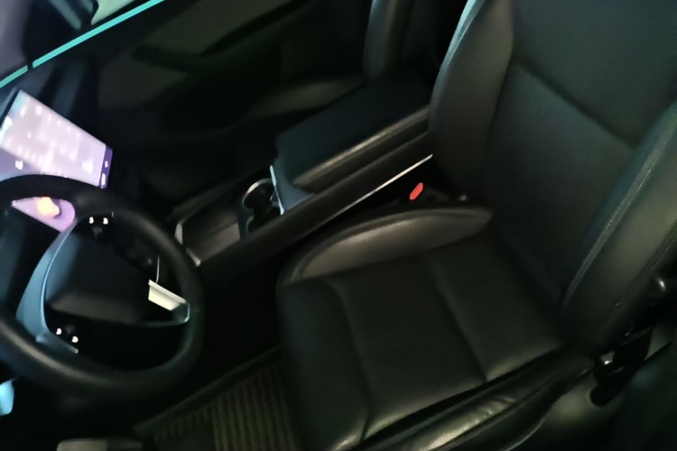 Tesla Model Y 2025 car image #15
