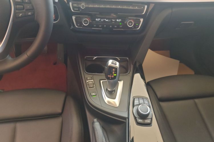 BMW 3 Series GT 2018 #14 BMW 3 Series GT 2018 car image #14