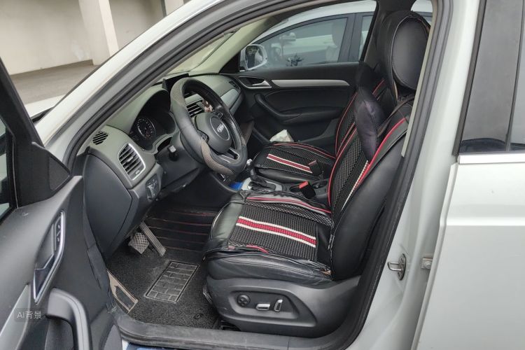 Audi Q3 2018 car image #18