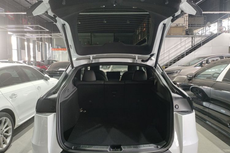 Tesla Model Y 2026 car image #19