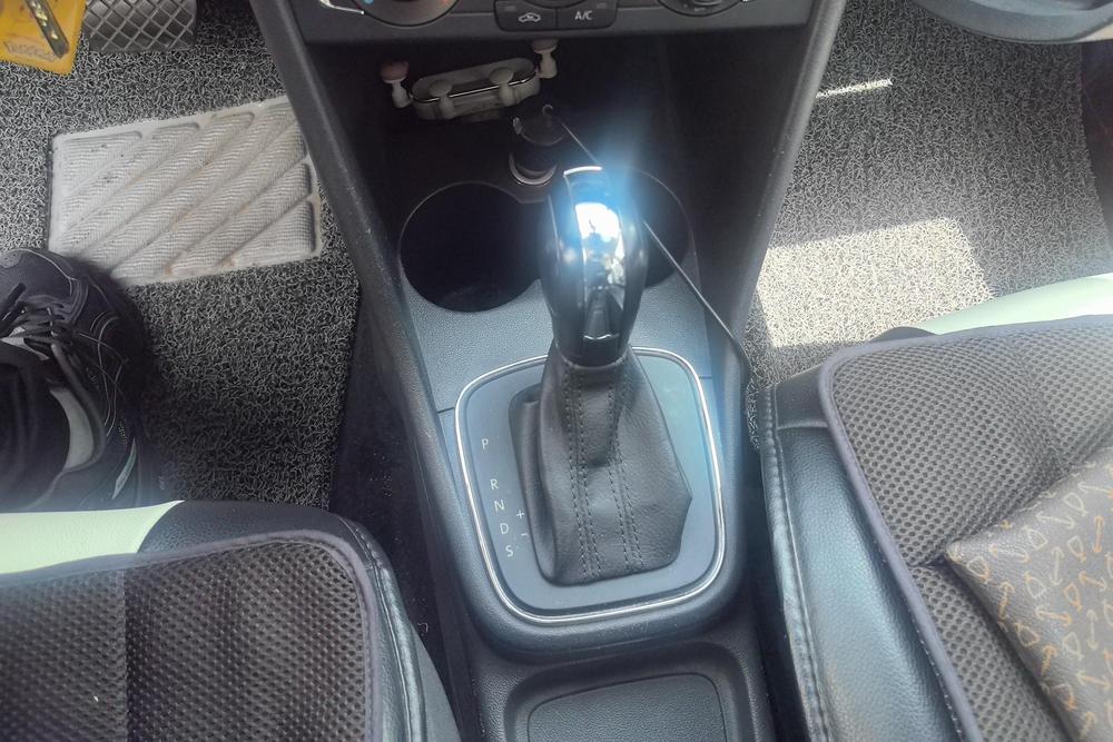 Volkswagen Polo 2014 car image #16