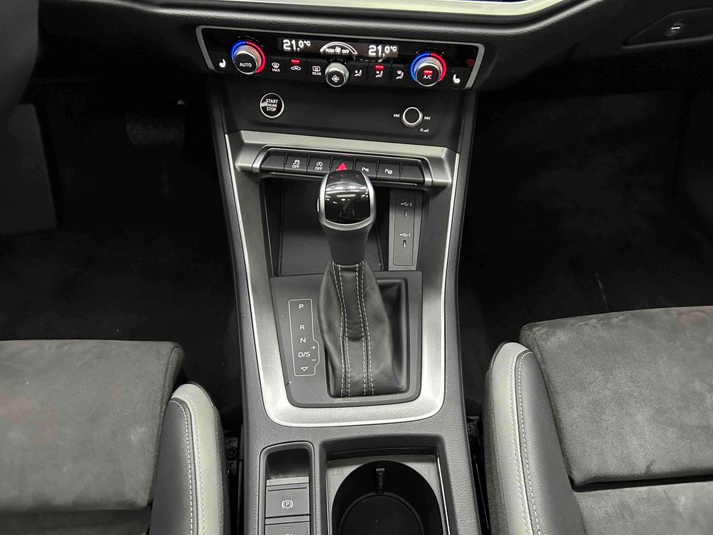 Audi Q3 2022 car image #22