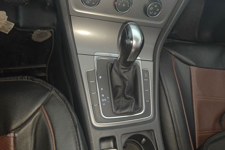 Volkswagen Golf 2015 car image #16