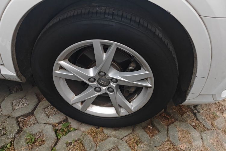 Audi Q3 2017 car image #9
