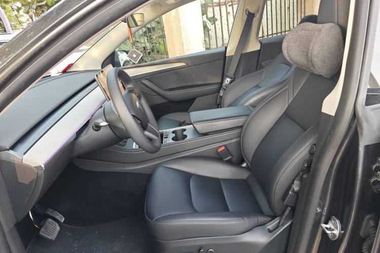 Tesla Model Y 2024 car image #15