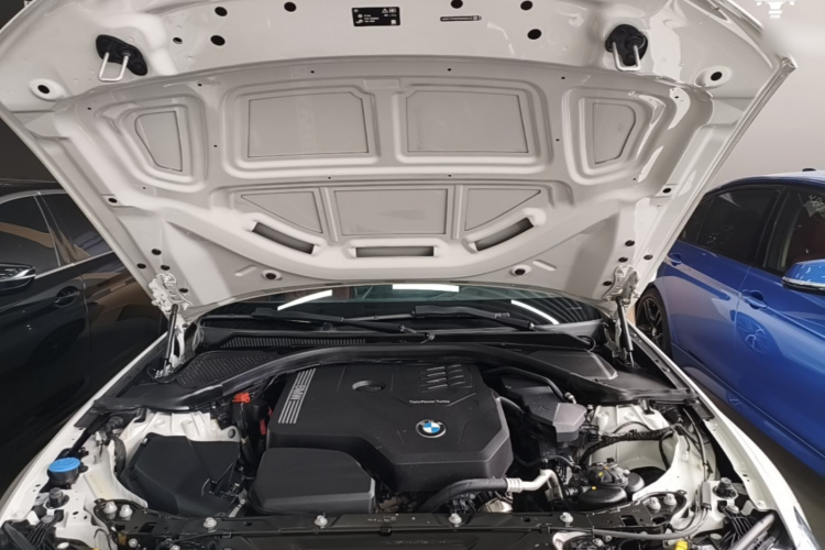 BMW 3 Series 2022 car image #18