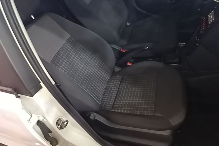 Volkswagen Polo 2016 car image #24