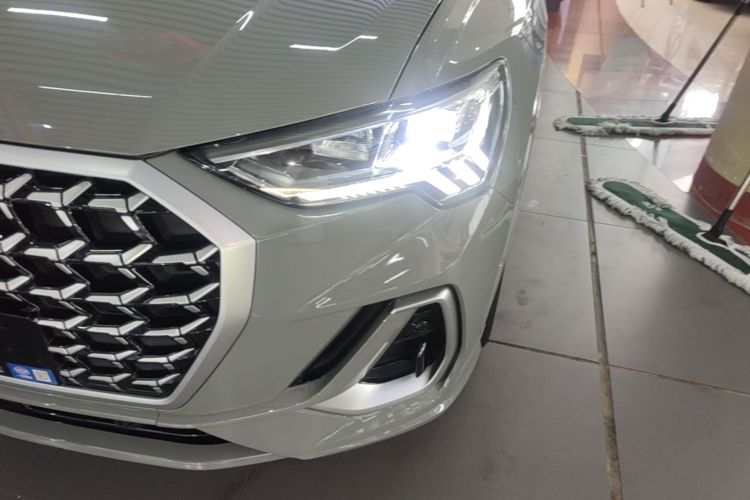Audi Q3 2024 car image #29