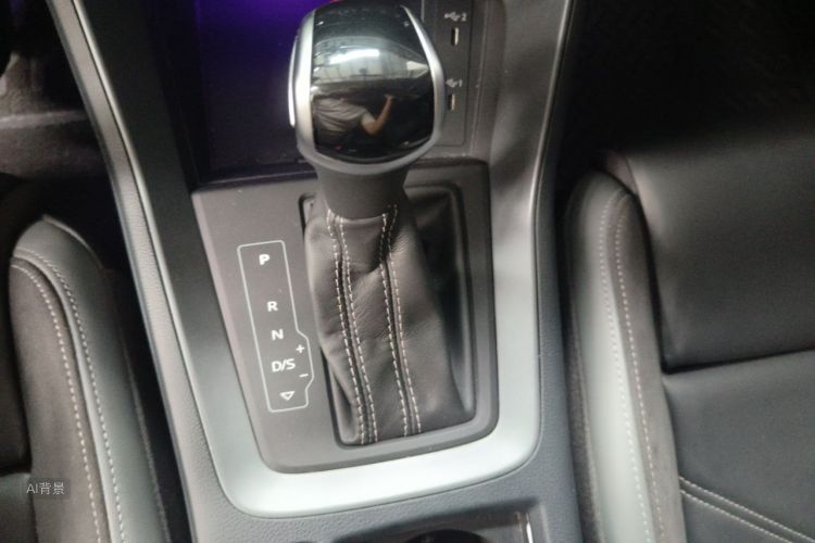 Audi Q3 2022 car image #16