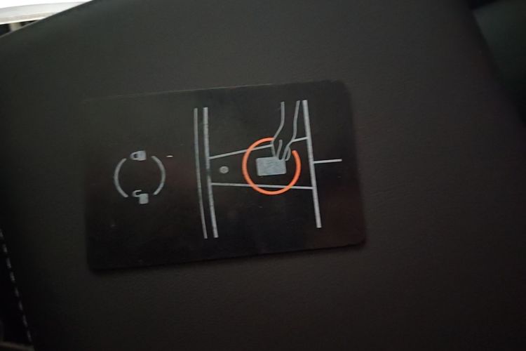 Tesla Model Y 2022 car image #11