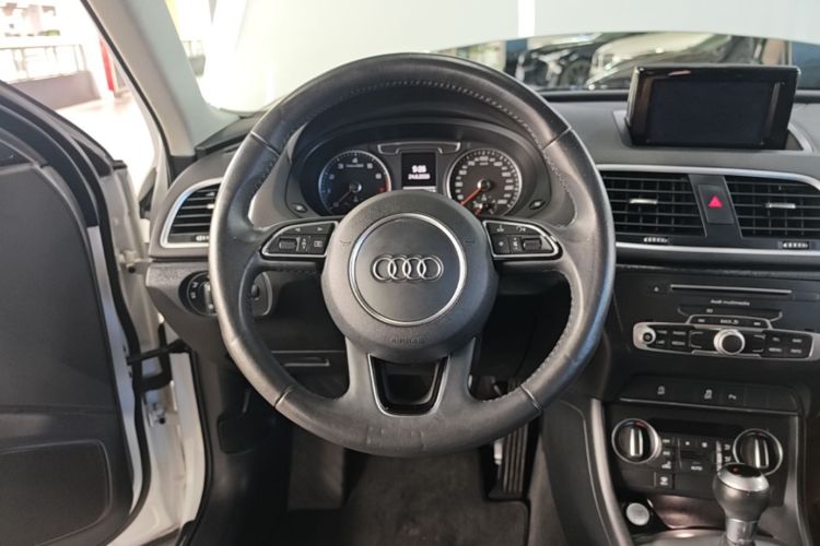 Audi Q3 2017 car image #11