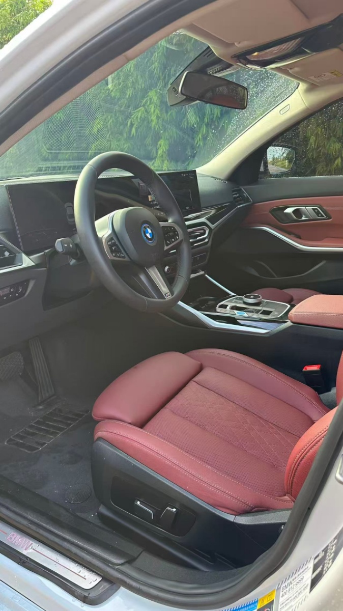 BMW i3 2025 car image #4