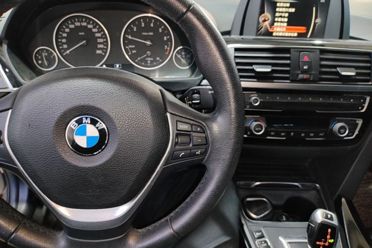 BMW 3 Series 2017 #10 BMW 3 Series 2017 car image #10