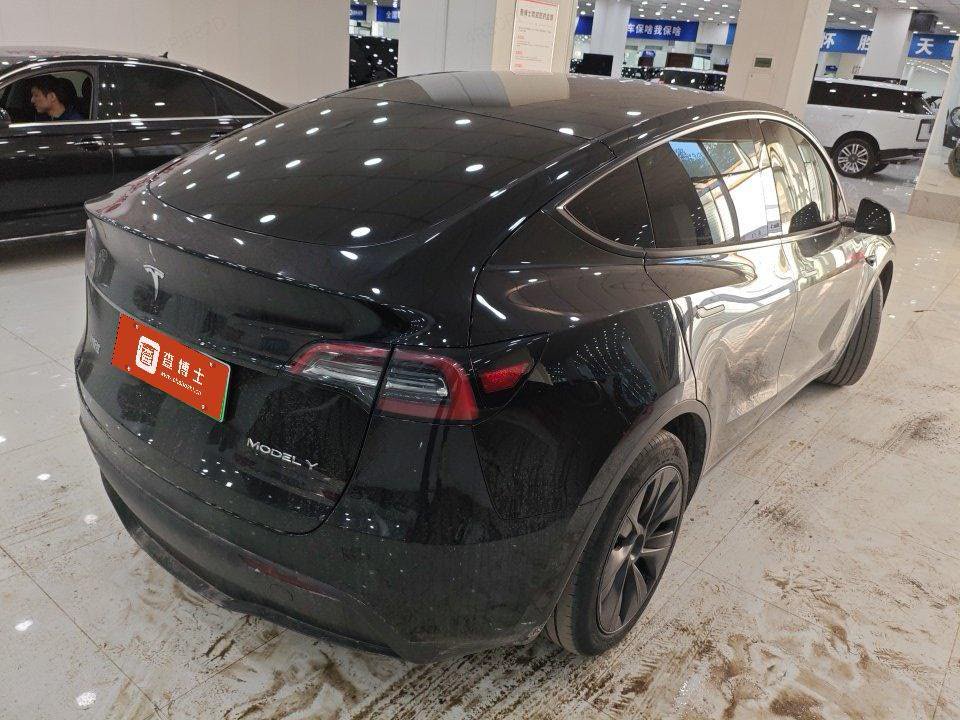 Tesla Model Y 2023 car image #3