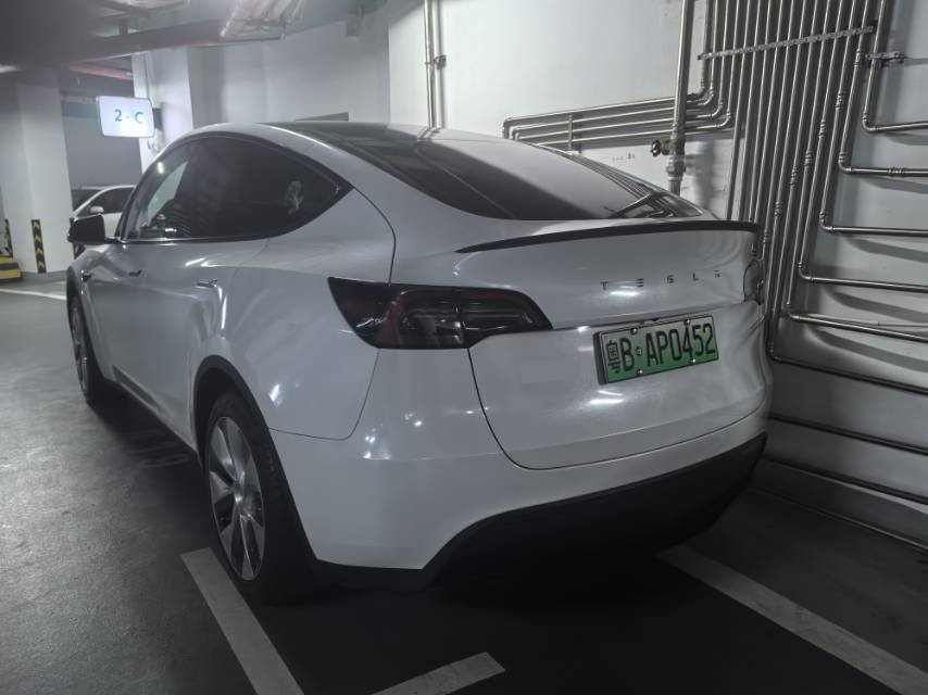 Tesla Model Y 2023 car image #6