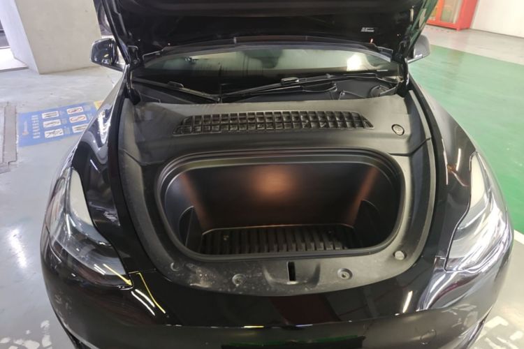 Tesla Model Y 2022 car image #22